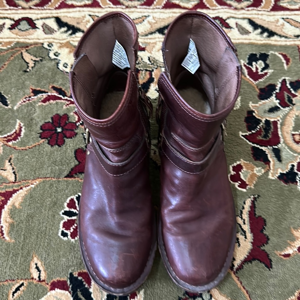 Good condition boots.